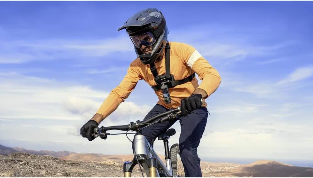 Insta360 X4 Grava em 8K, 360°, 72 MP - Câmara desportiva