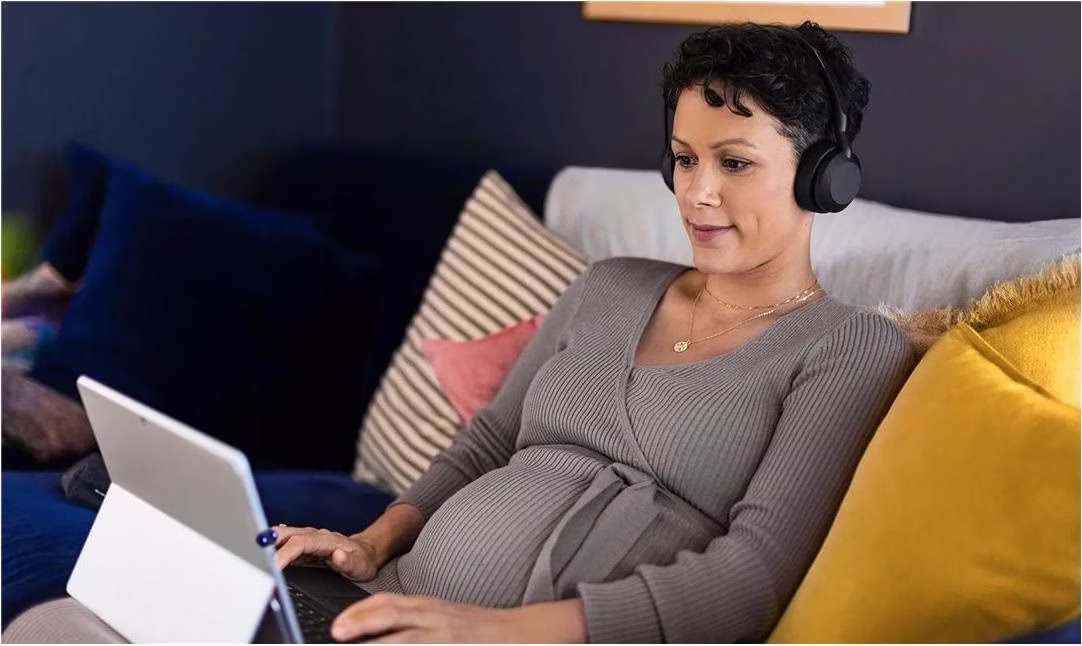 Jabra Evolve2 55 MS Stereo com suporte de carregamento