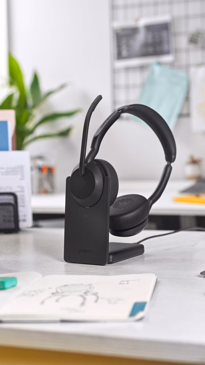 Jabra Evolve2 55 MS Stereo com suporte de carregamento