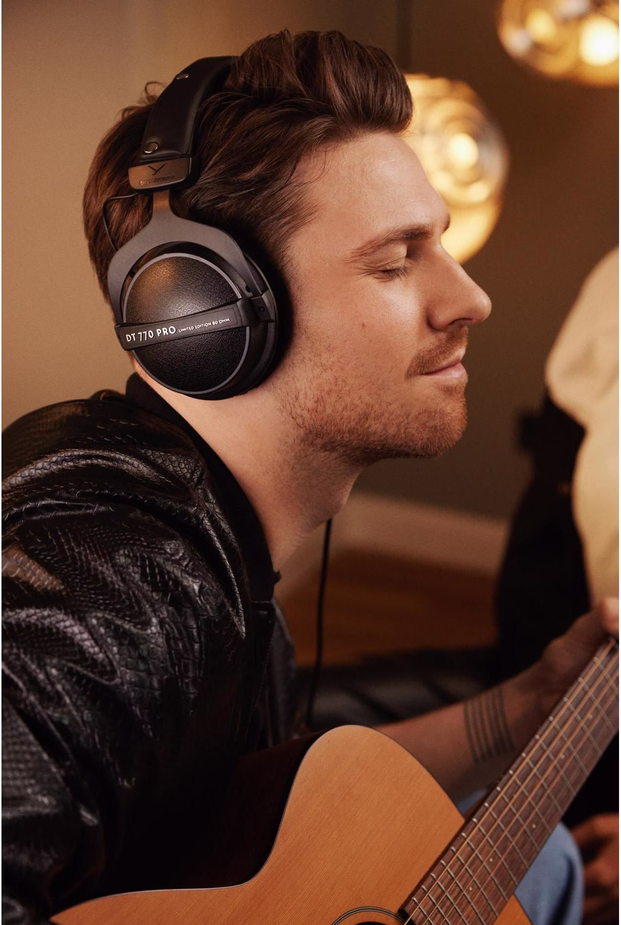 Beyerdynamic DT 770 Pro 80 Ω Preto Edição Limitada - Auscultadores fechados de estúdio com fio