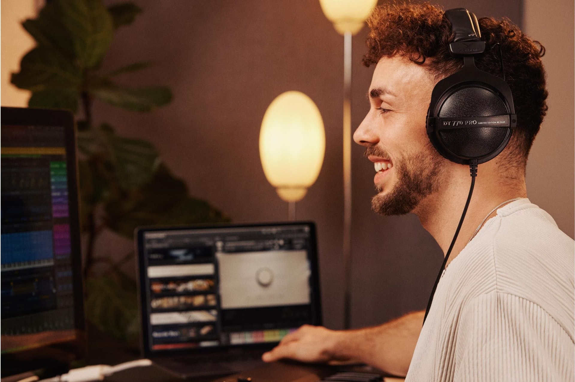 Beyerdynamic DT 770 Pro 80 Ω Preto Edição Limitada - Auscultadores fechados de estúdio com fio